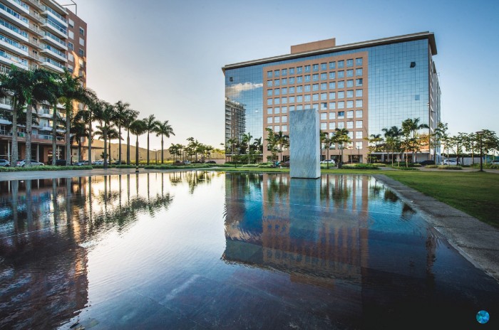 A reflecting pool reflects the new building, conceived to attract companies to the compound.